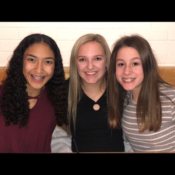 Meet your Posher, Zoe - Picture 2 of 2